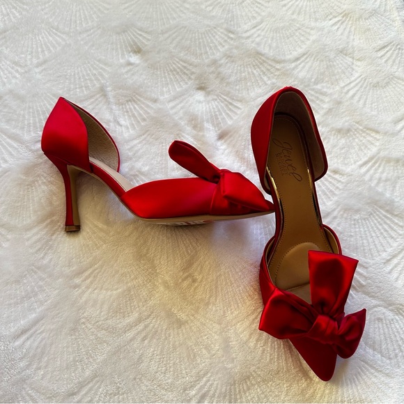 Jewel Badgley Mischka Red Satin Bow Heels - Picture 4 of 10